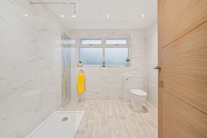 Family Bathroom- click for photo gallery